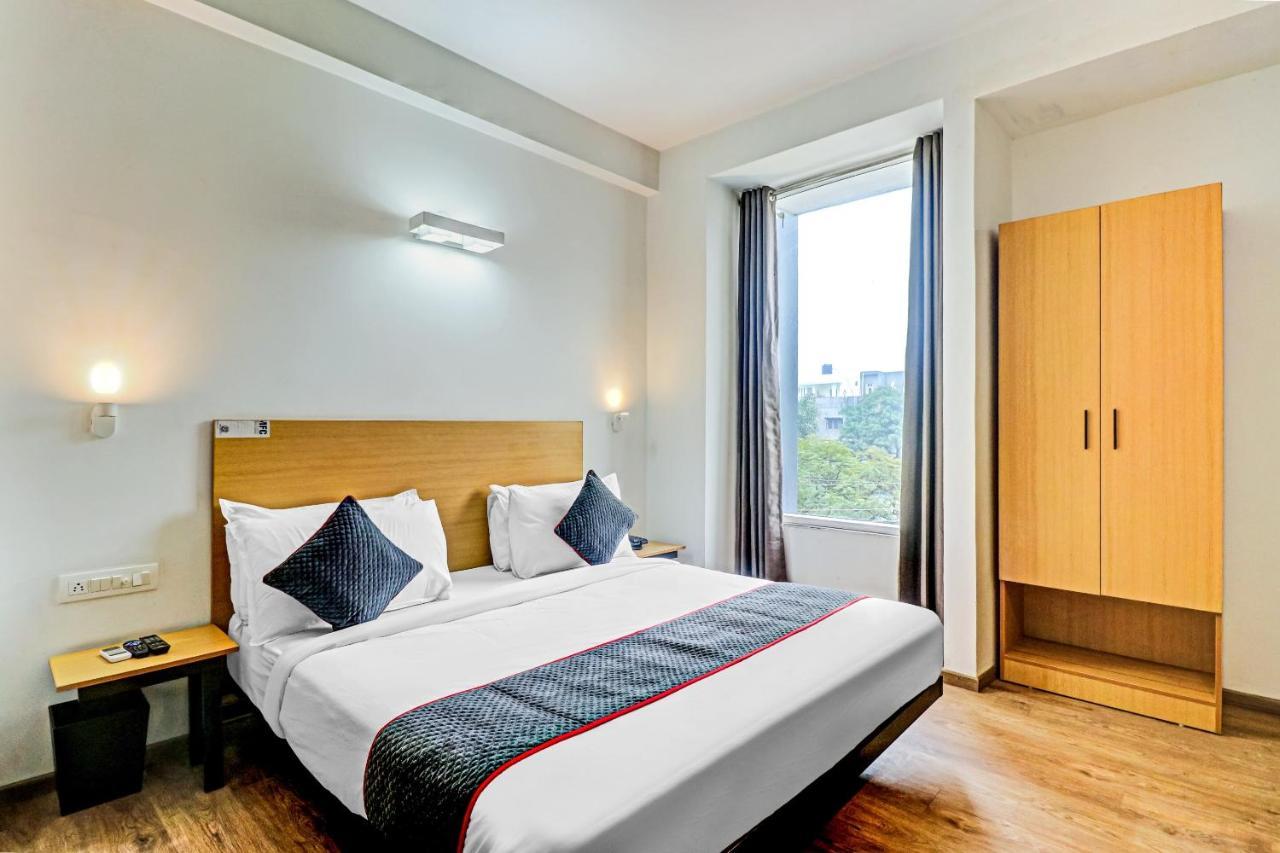 Hotel Townhouse Sector 30 Near Botanic Garden Of Indian Republic à Noida Extérieur photo