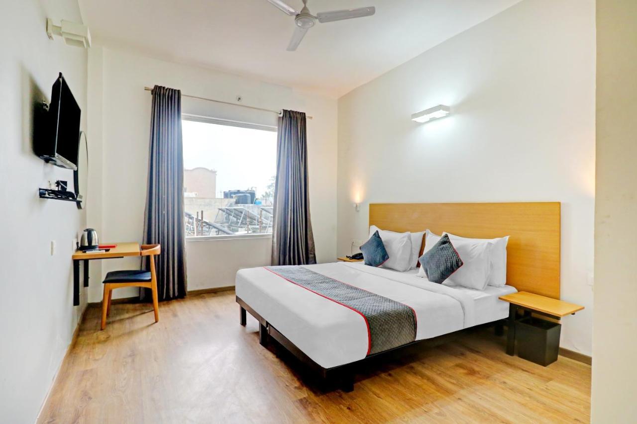 Hotel Townhouse Sector 30 Near Botanic Garden Of Indian Republic à Noida Extérieur photo