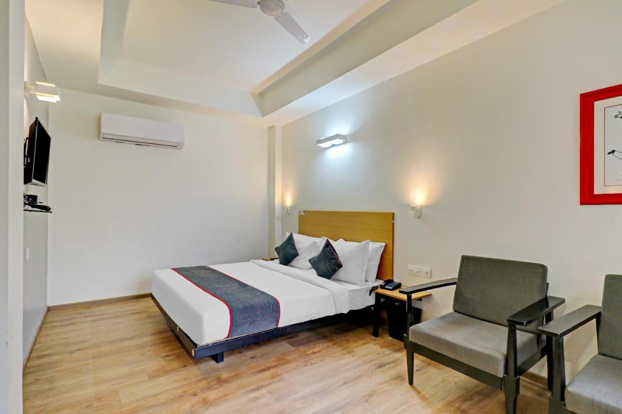 Hotel Townhouse Sector 30 Near Botanic Garden Of Indian Republic à Noida Extérieur photo