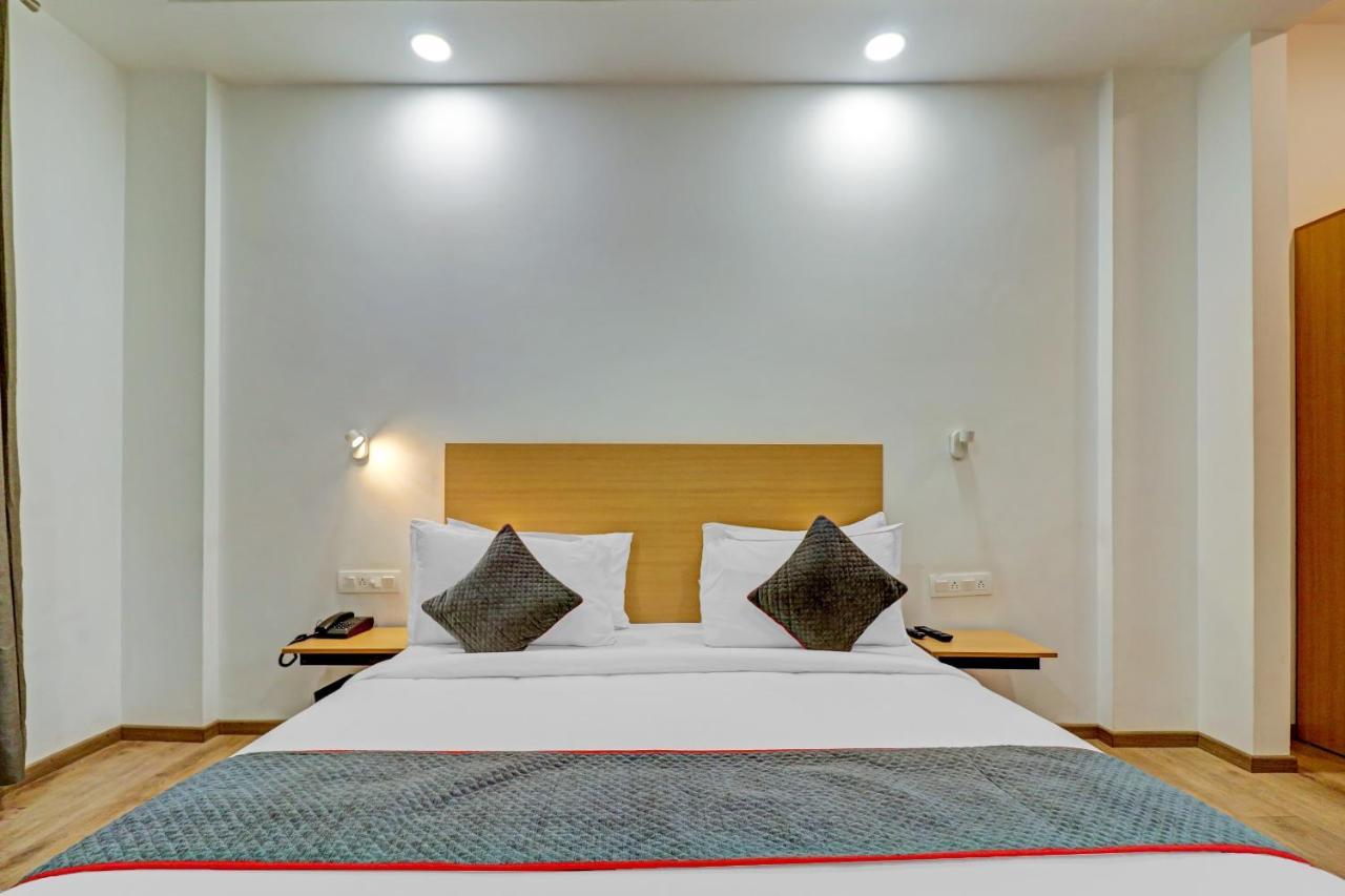 Hotel Townhouse Sector 30 Near Botanic Garden Of Indian Republic à Noida Extérieur photo