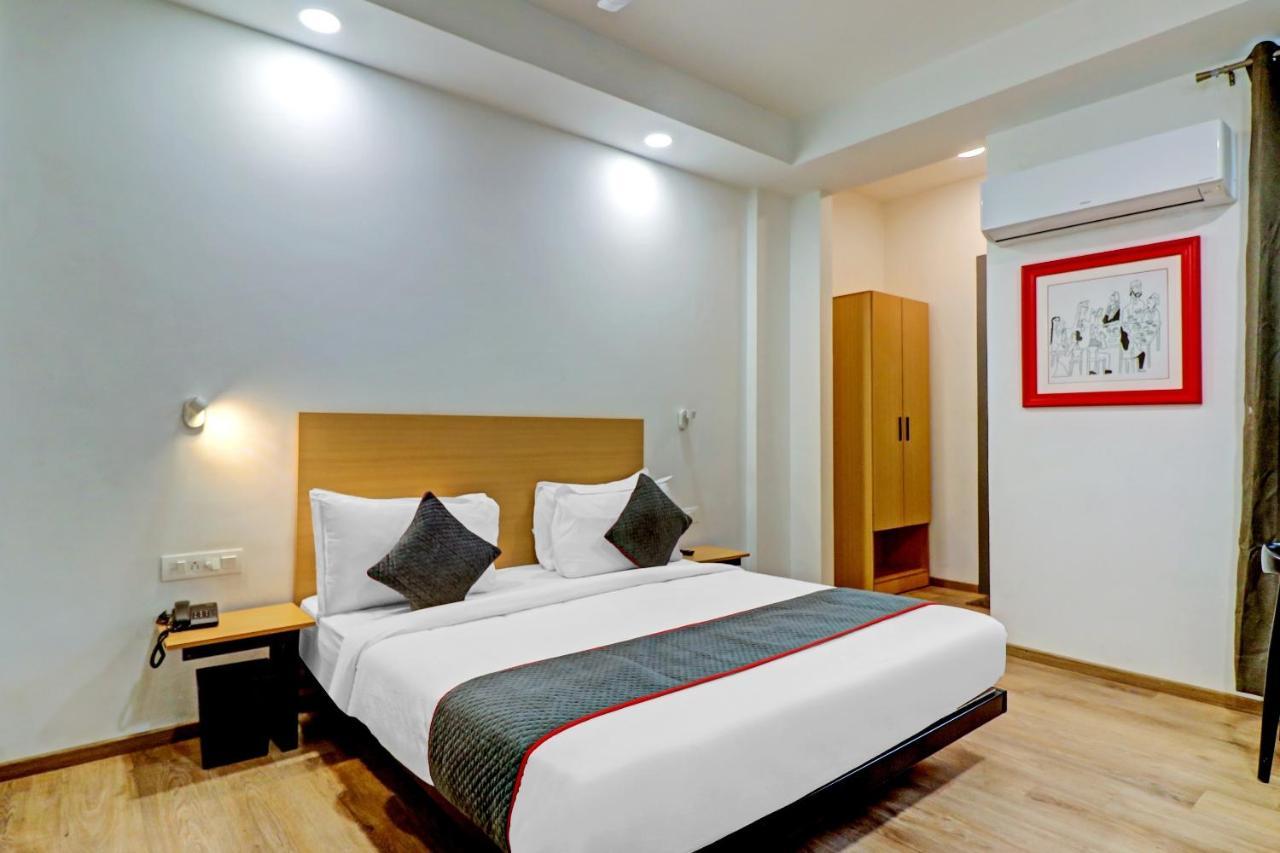 Hotel Townhouse Sector 30 Near Botanic Garden Of Indian Republic à Noida Extérieur photo