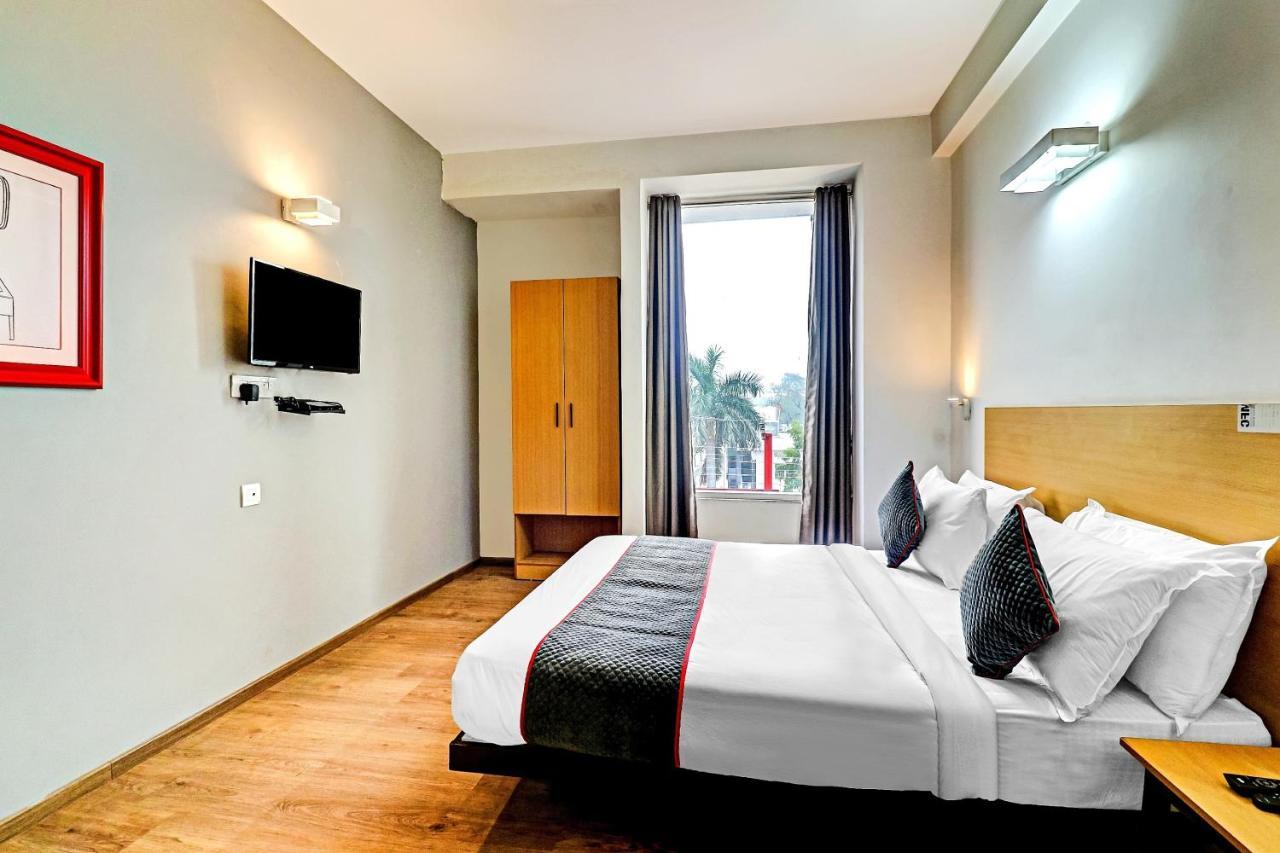 Hotel Townhouse Sector 30 Near Botanic Garden Of Indian Republic à Noida Extérieur photo
