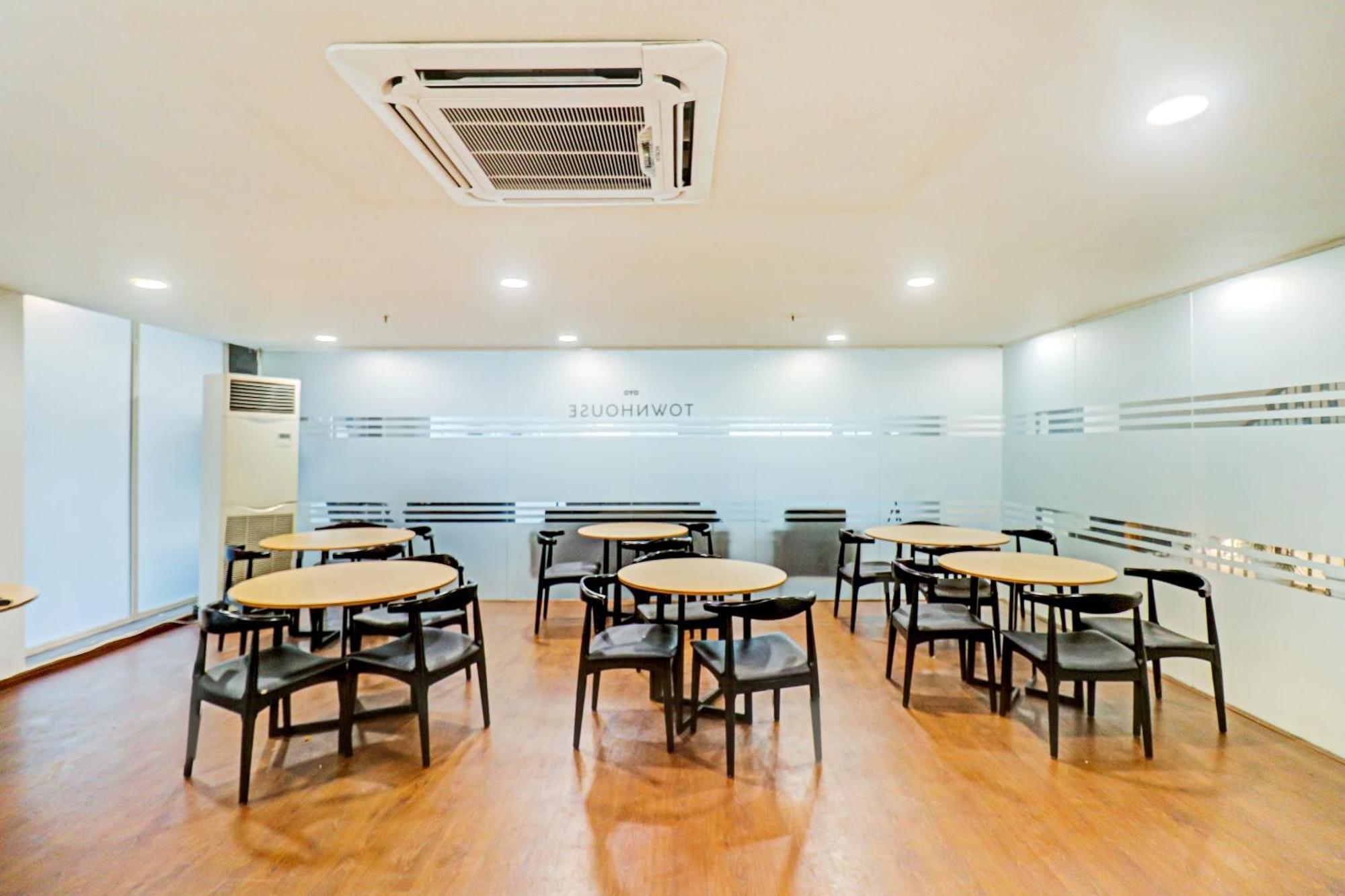 Hotel Townhouse Sector 30 Near Botanic Garden Of Indian Republic à Noida Extérieur photo