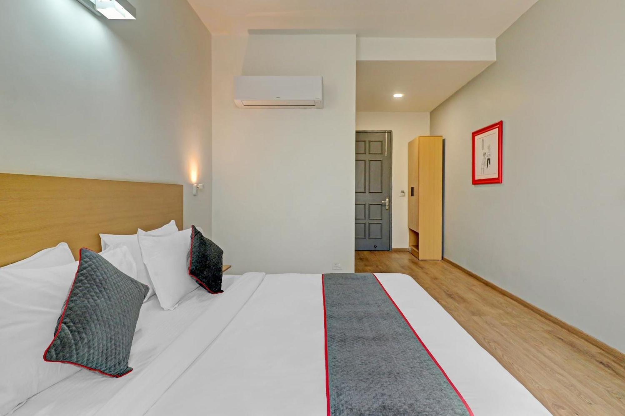 Hotel Townhouse Sector 30 Near Botanic Garden Of Indian Republic à Noida Extérieur photo