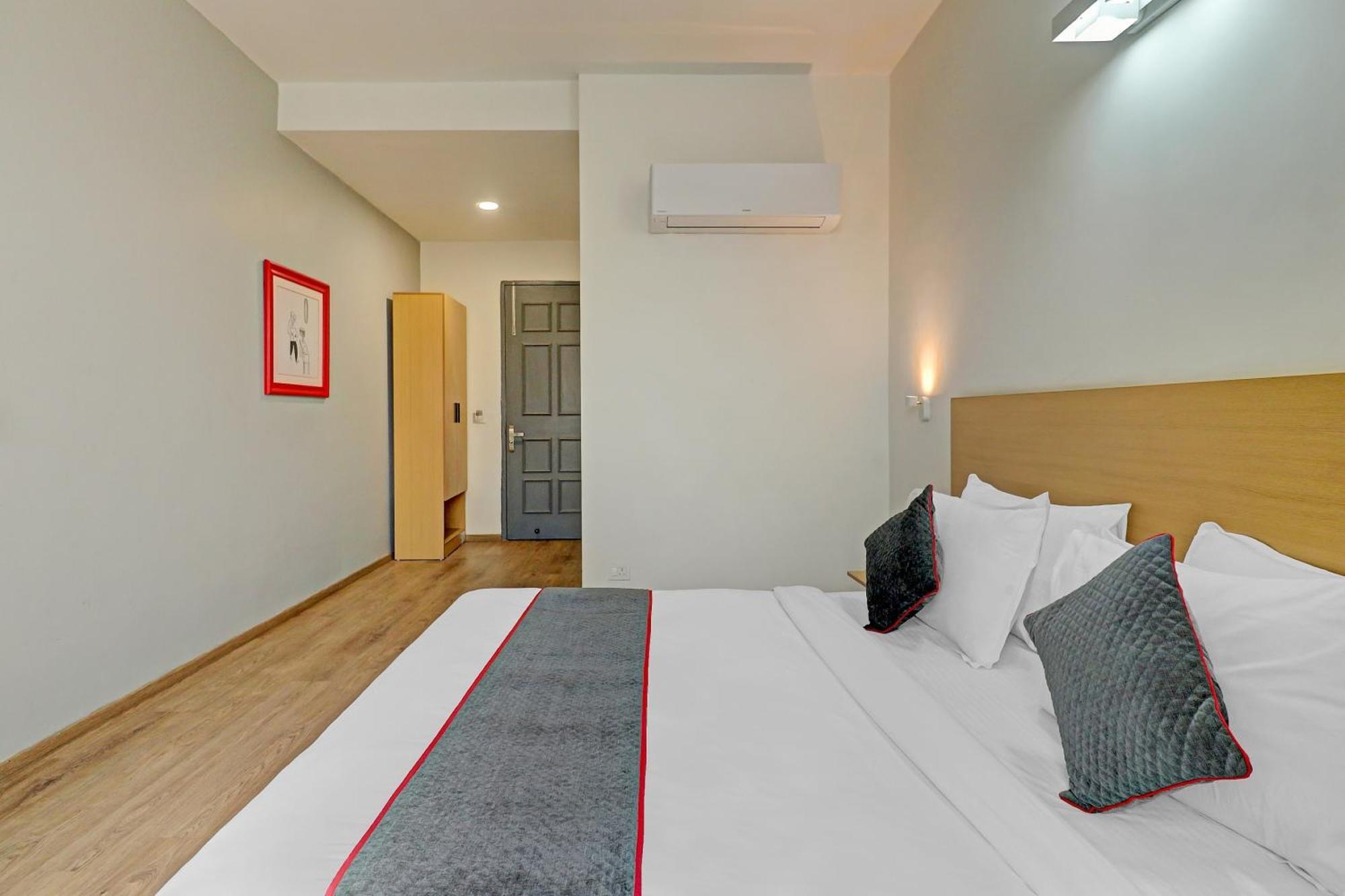 Hotel Townhouse Sector 30 Near Botanic Garden Of Indian Republic à Noida Extérieur photo