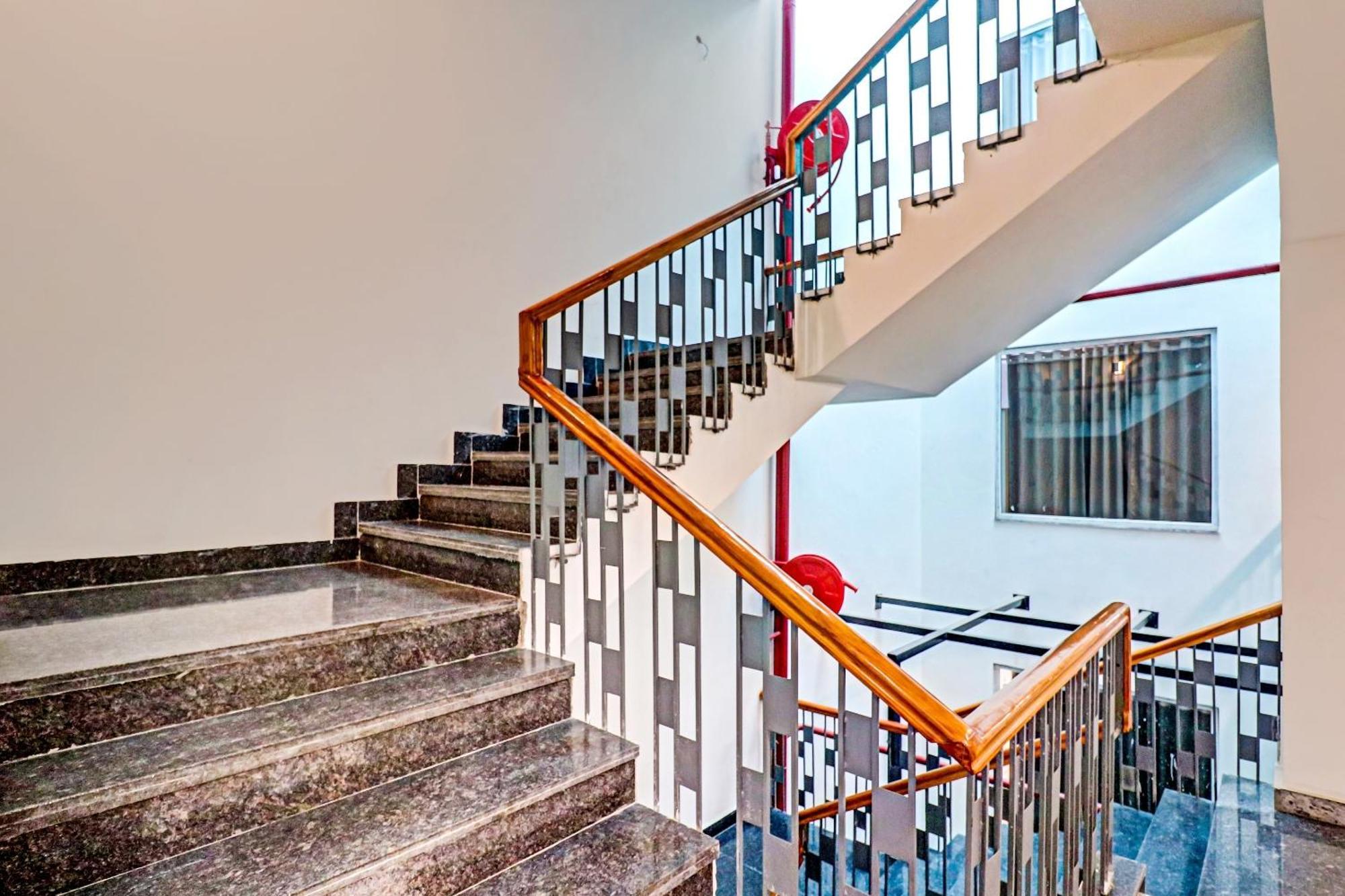 Hotel Townhouse Sector 30 Near Botanic Garden Of Indian Republic à Noida Extérieur photo