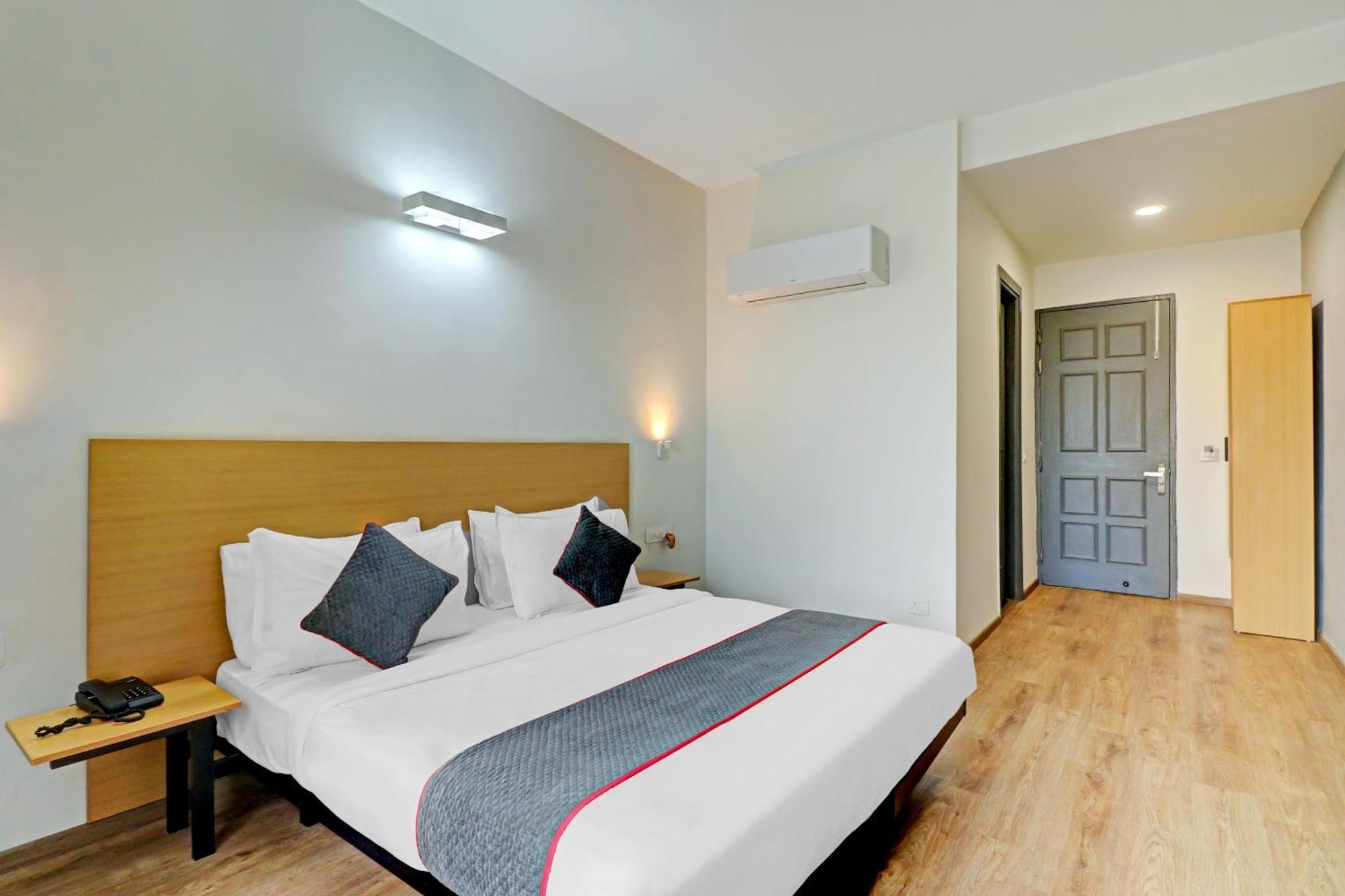 Hotel Townhouse Sector 30 Near Botanic Garden Of Indian Republic à Noida Extérieur photo