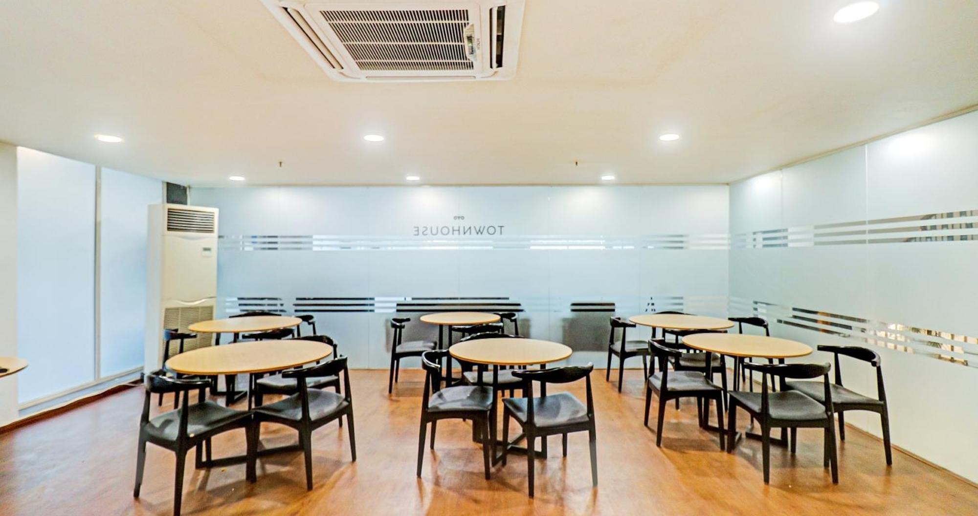 Hotel Townhouse Sector 30 Near Botanic Garden Of Indian Republic à Noida Extérieur photo
