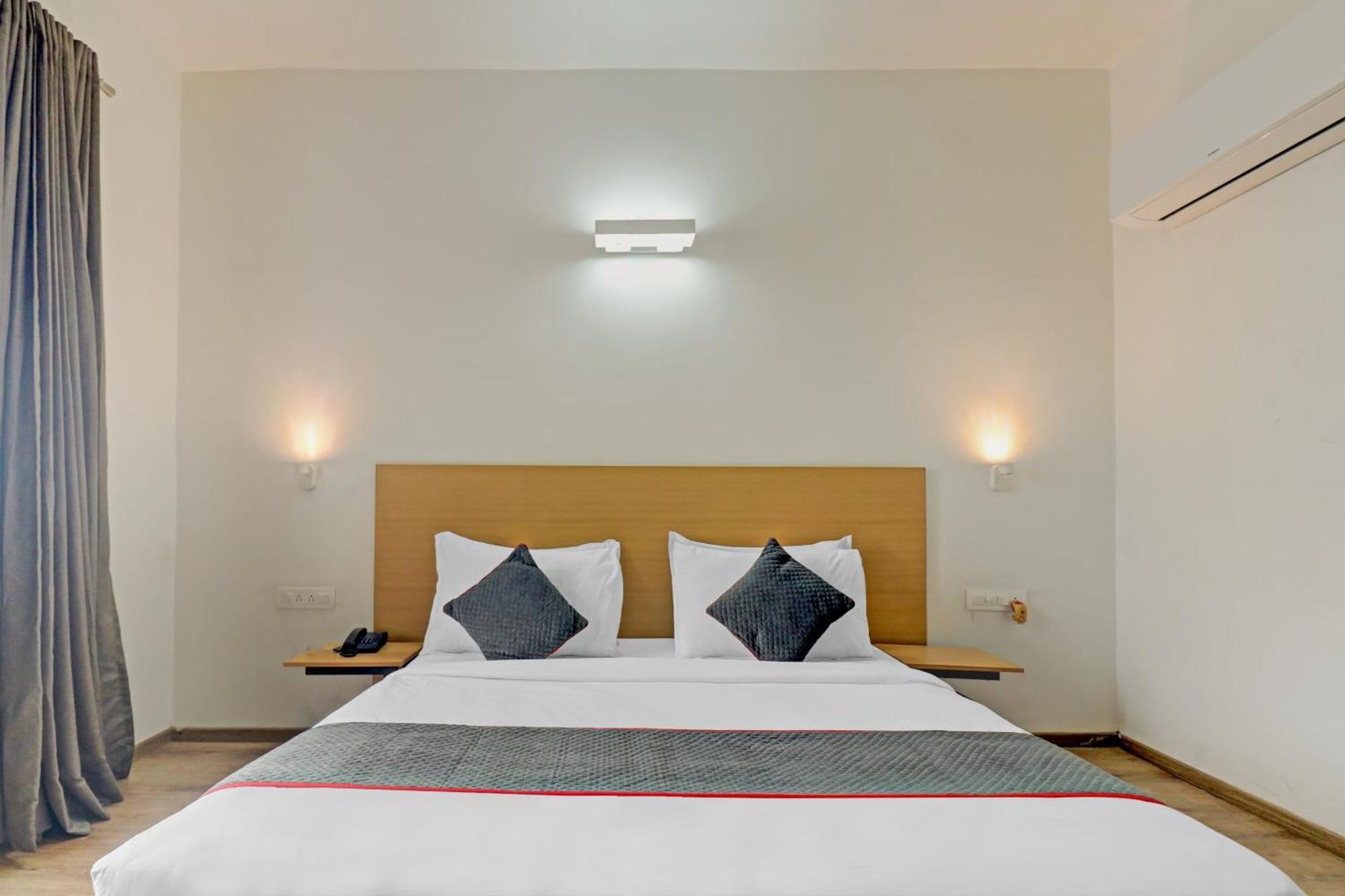 Hotel Townhouse Sector 30 Near Botanic Garden Of Indian Republic à Noida Extérieur photo
