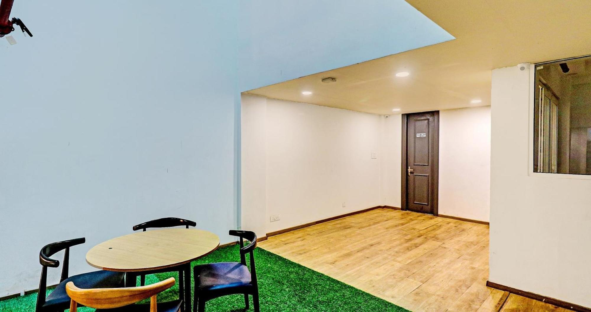 Hotel Townhouse Sector 30 Near Botanic Garden Of Indian Republic à Noida Extérieur photo