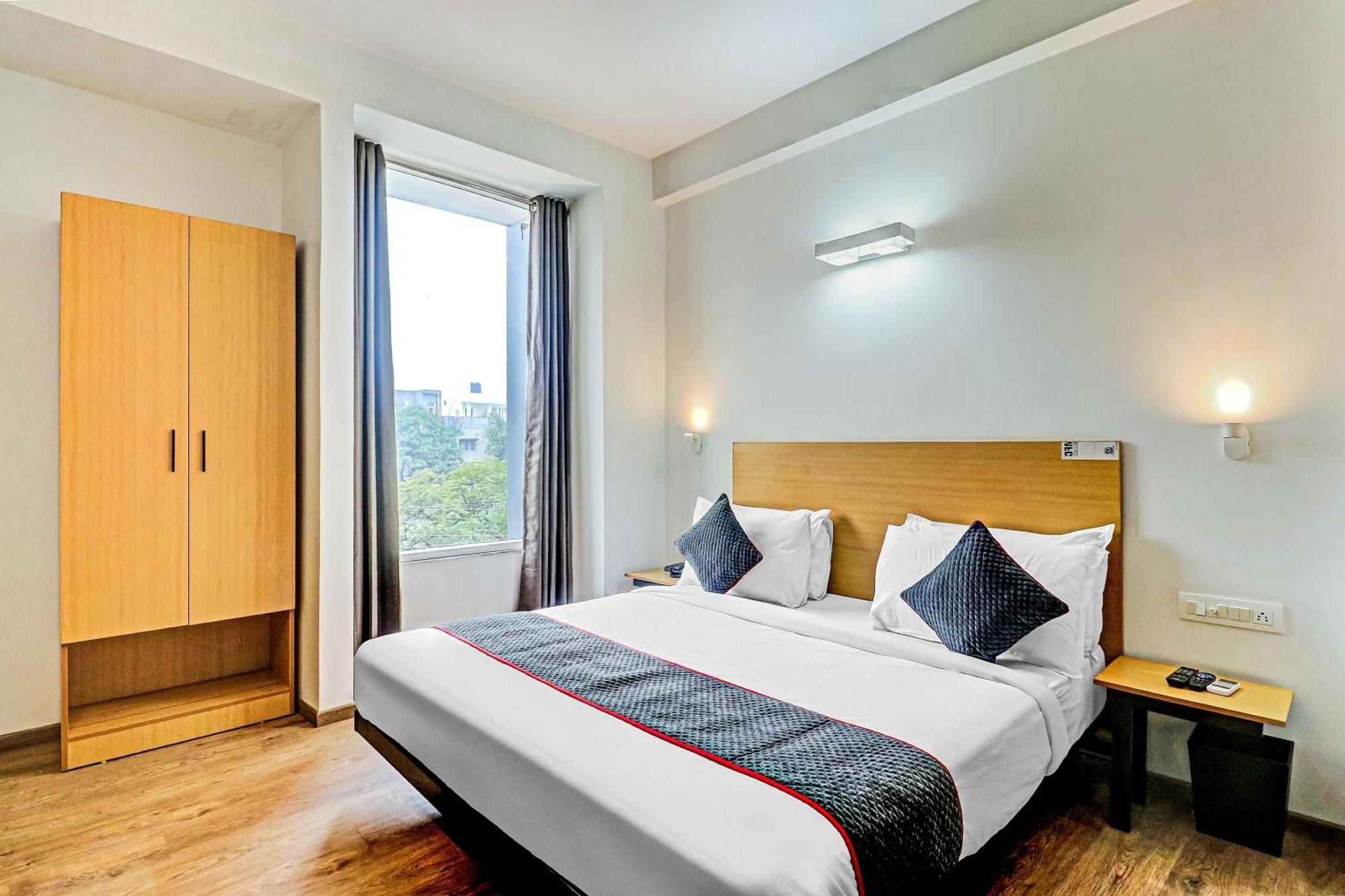 Hotel Townhouse Sector 30 Near Botanic Garden Of Indian Republic à Noida Extérieur photo