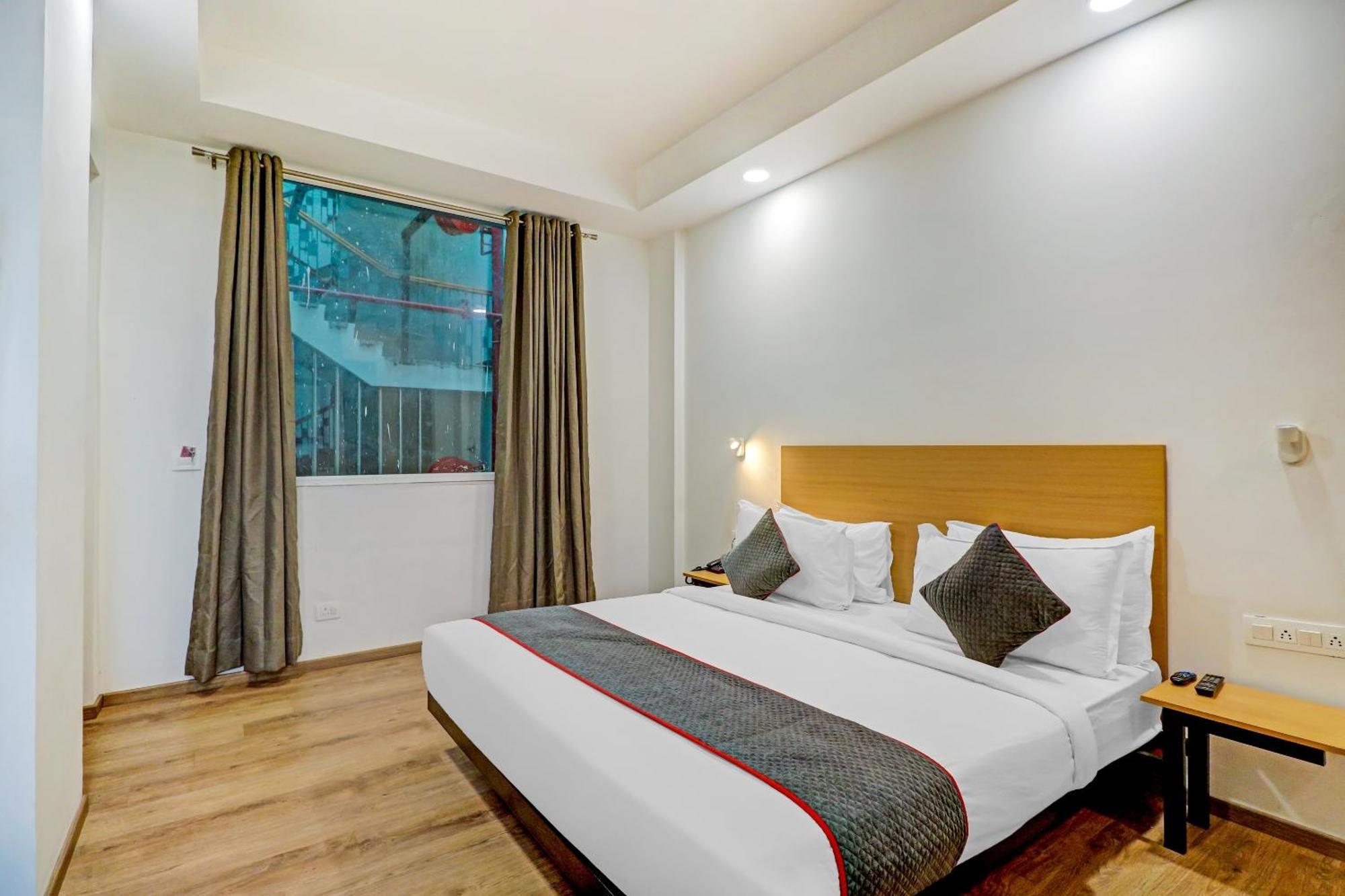 Hotel Townhouse Sector 30 Near Botanic Garden Of Indian Republic à Noida Extérieur photo